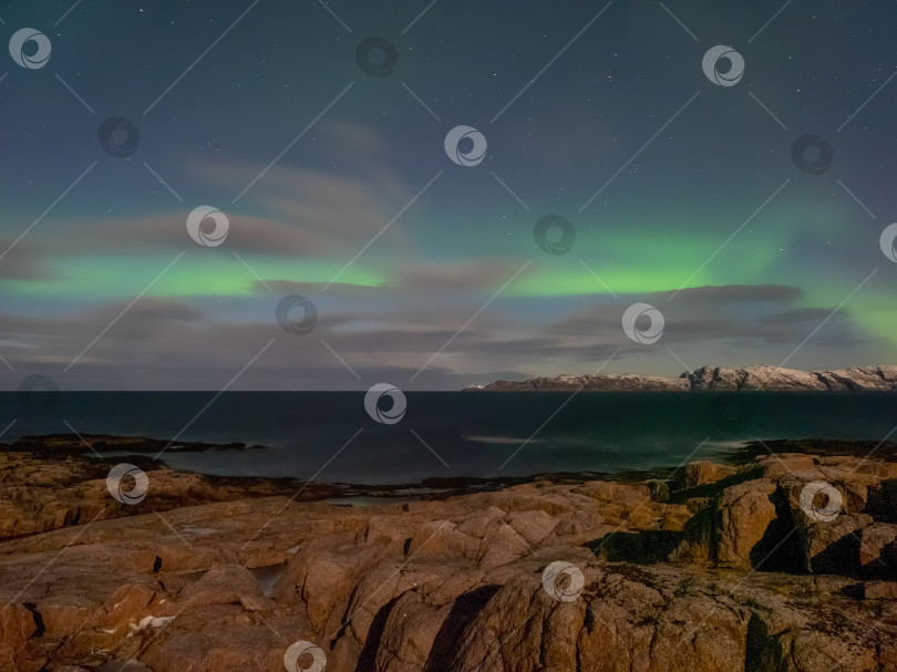 Скачать Вечерний полярный пейзаж с северным сиянием фотосток Ozero
