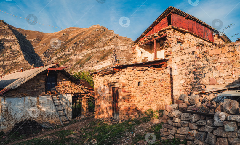 Скачать Сельский каменный дом в деревне Гоор, Дагестан. фотосток Ozero
