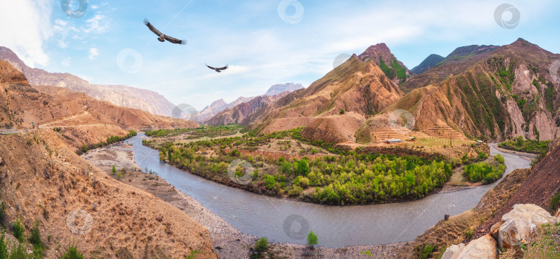 Скачать Горная долина с рекой. Панорамный вид. Дагестан. фотосток Ozero