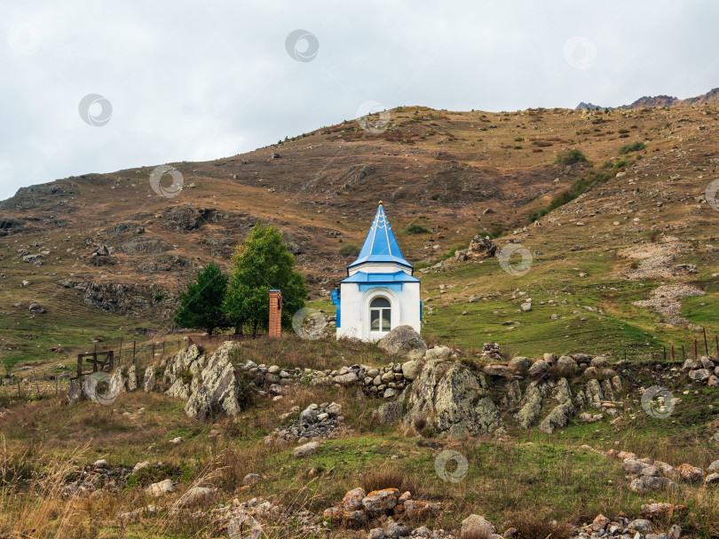 Скачать Часовня в честь усопших. В честь иконы Божией Матери "Восстановление погибшей часовни". Ирафский район, село Стур-Дигора. фотосток Ozero