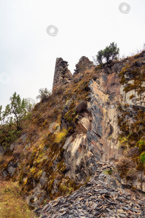 Скачать Горный склон, осыпающийся камнями. Каменные склоны горы фотосток Ozero