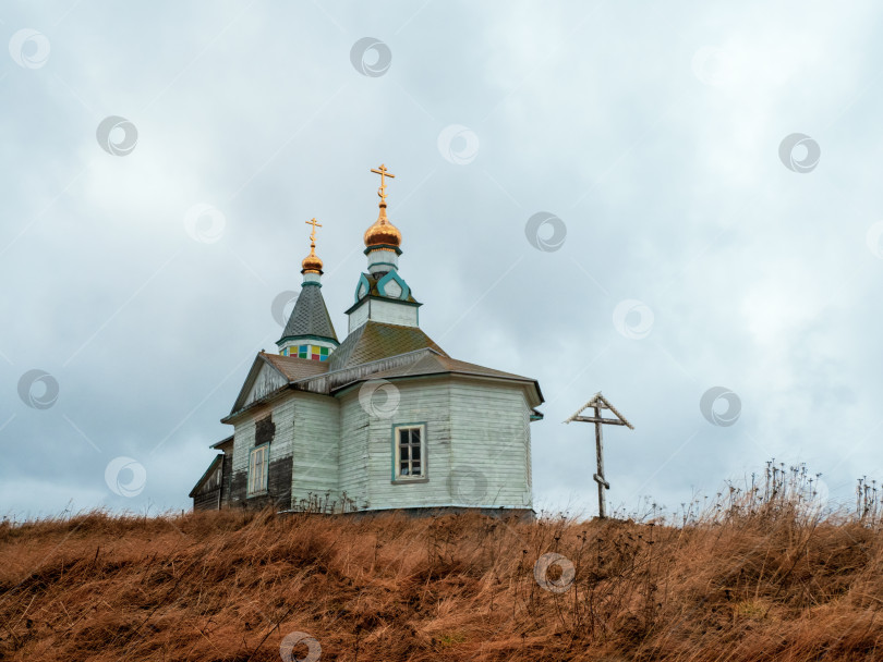 Скачать Церковь Кашкаранцы. Небольшая аутентичная деревушка на побережье Белого моря. Кольский полуостров. фотосток Ozero