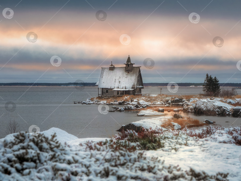 Скачать Волшебный закат в померанской деревне. фотосток Ozero