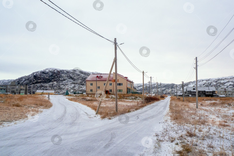 Скачать Раздвоение дороги. Старинная аутентичная деревня Териберка. фотосток Ozero