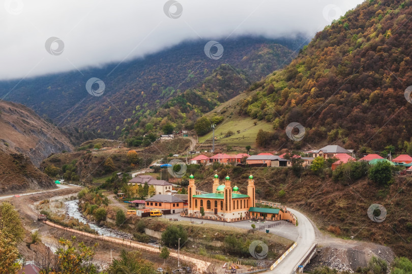 Скачать Мечеть в горном селе Армхи, Ингушетия. фотосток Ozero