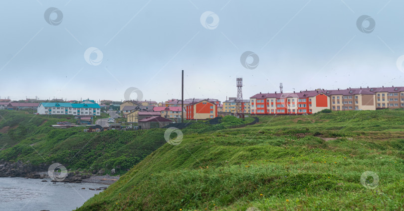 Скачать вид на город Южно-Курильск на острове Кунашир фотосток Ozero
