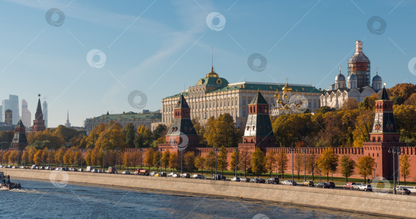 Скачать Солнечный летний день Москва-река, залив, кремль фотосток Ozero