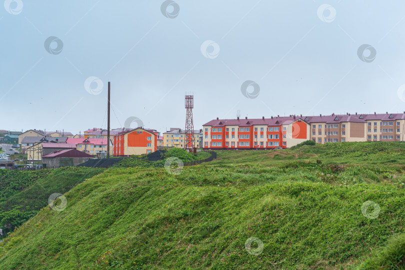 Скачать вид на город Южно-Курильск на острове Кунашир фотосток Ozero