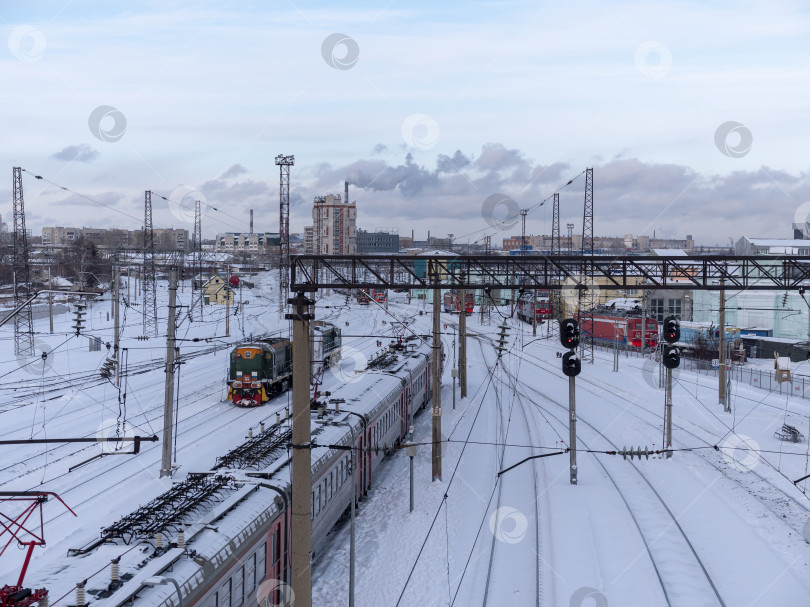 Скачать БАРНАУЛ - железнодорожный вокзал 21 января и отправляющиеся поезда зимой 21 января 2020 года в Барнауле, Россия фотосток Ozero