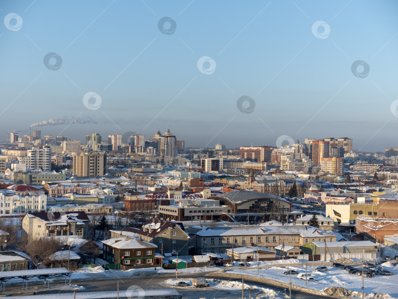 Скачать Город Барнаул, вид на город и церковь, Алтай, Россия. фотосток Ozero