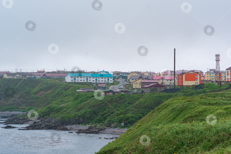 Скачать вид на город Южно-Курильск на острове Кунашир фотосток Ozero