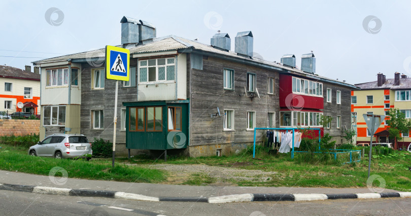 Скачать городской пейзаж поселка Южно-Курильск на острове Кунашир фотосток Ozero