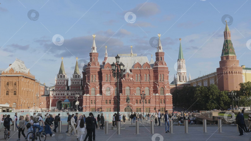 Скачать МОСКВА - 27 июля: Красная площадь Москвы, Исторический музей 27 июля 2019 года в Москве, Россия фотосток Ozero