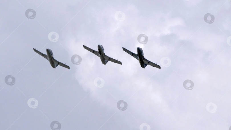 Скачать КУБИНКА, РОССИЯ - 15 мая 2021 года: Мероприятие, посвященное 30-летию пилотажной группы L-29 "СТРИЖИ". фотосток Ozero