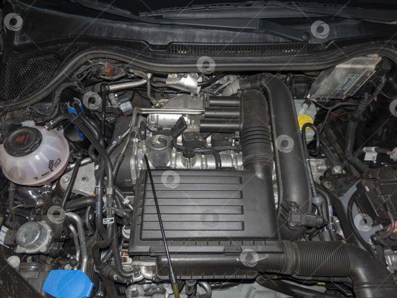 Скачать Крупный план тюнингованного автомобильного двигателя фотосток Ozero