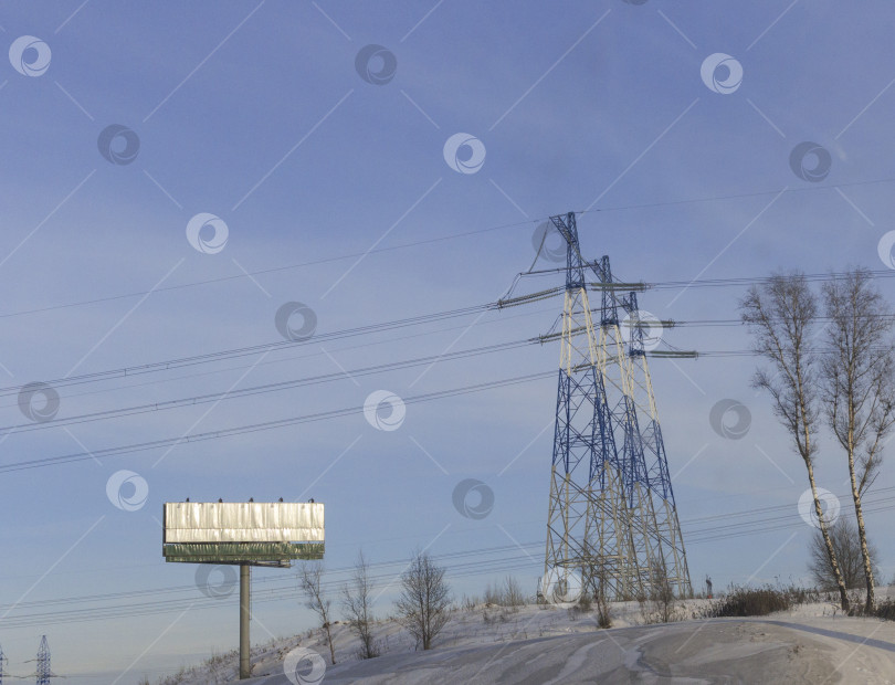 Скачать Опора электроснабжения стандартная башня воздушной линии электропередачи на фоне неба фотосток Ozero