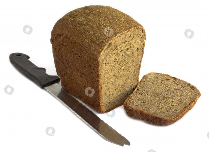 Скачать черный нарезанный хлеб на белом фоне фотосток Ozero
