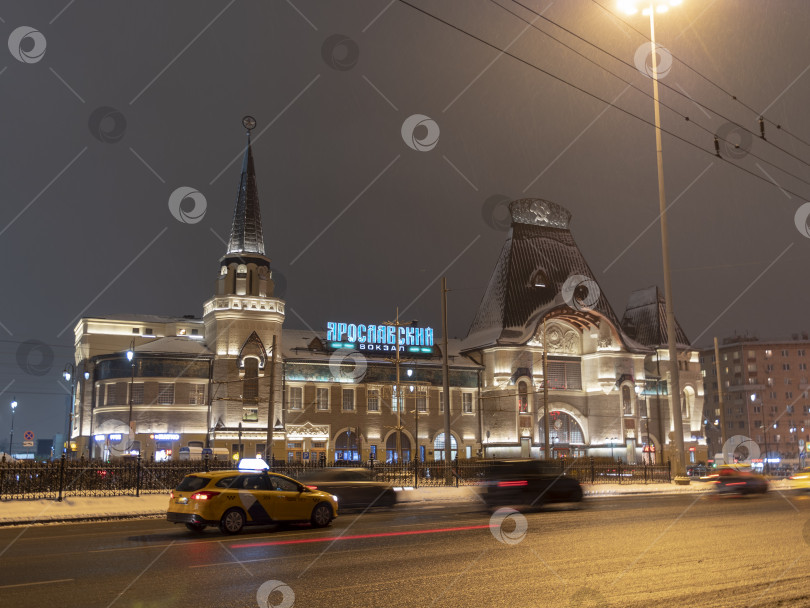Скачать Москва, здание Ярославского вокзала в ночное время фотосток Ozero