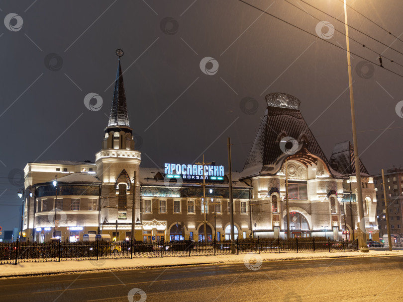 Скачать Москва, здание Ярославского вокзала в ночное время фотосток Ozero
