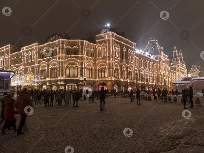 Скачать МОСКВА - 27 декабря: Универмаг "ГУМ" на Красной площади 27 декабря 2019 года в Москве, Россия фотосток Ozero