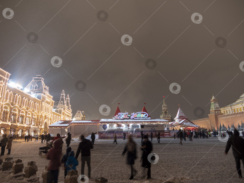 Скачать МОСКВА - 27 декабря: Универмаг "ГУМ" на Красной площади 27 декабря 2019 года в Москве, Россия фотосток Ozero