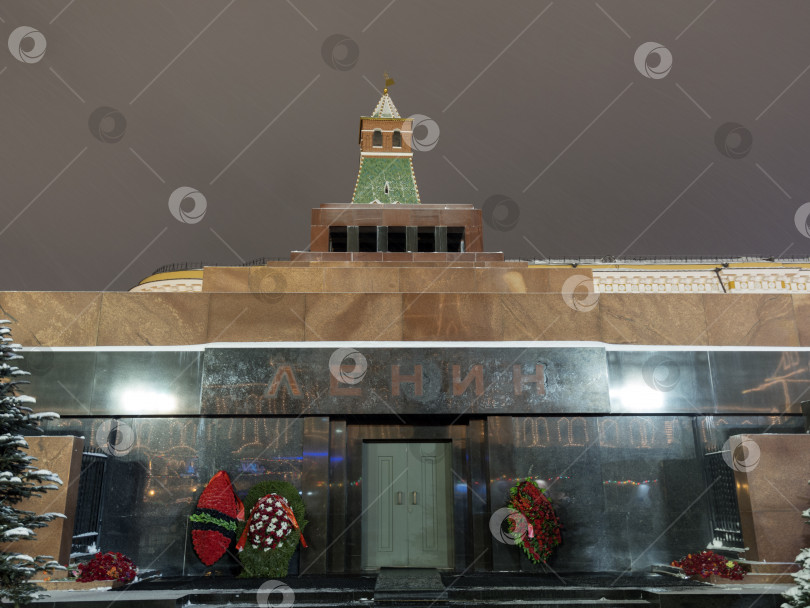 Скачать Вход в мавзолей-усыпальницу Ленина на Красной площади в Москве фотосток Ozero