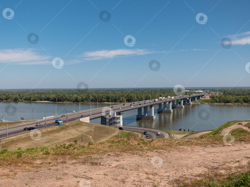 Скачать Мост с автомобилями на въезде в Барнаул Россия фотосток Ozero