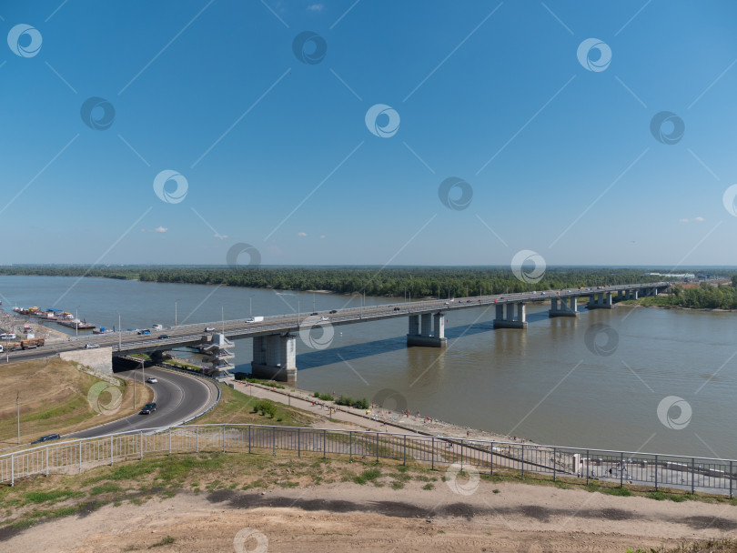 Скачать Мост с автомобилями на въезде в Барнаул Россия фотосток Ozero