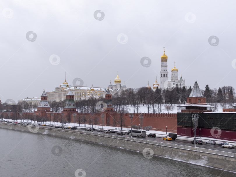 Скачать Набережная Московского Кремля с видом на Большой Кремлевский дворец фотосток Ozero