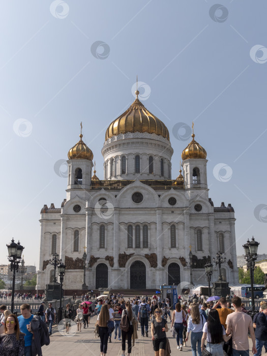 Скачать МОСКВА - 17 мая 2021 года: Православный храм Христа Спасителя в весенний день 17 мая 2021 года в Москве, Россия фотосток Ozero