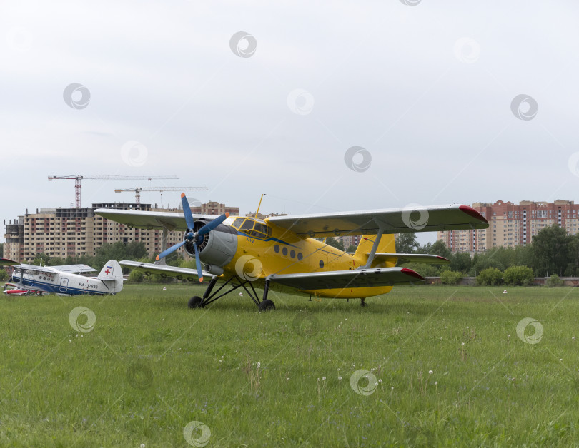 Скачать МОСКОВСКАЯ ОБЛАСТЬ, аэродром ЧЕРНОЕ 22 мая 2021 года: самолет Ан-2, фестиваль небесной авиации, теория и практика фотосток Ozero