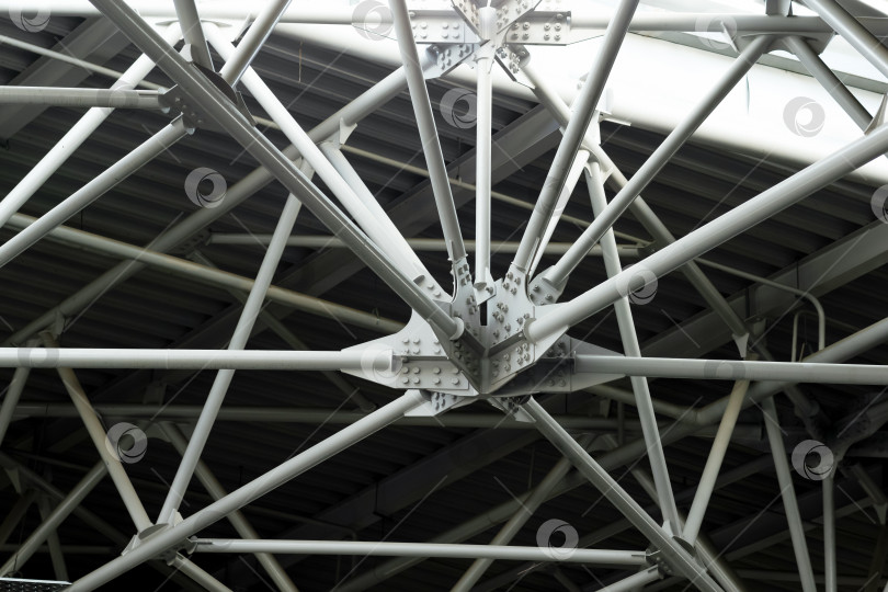 Скачать элемент промышленной архитектуры, фрагмент решетчатой конструкции свода фотосток Ozero