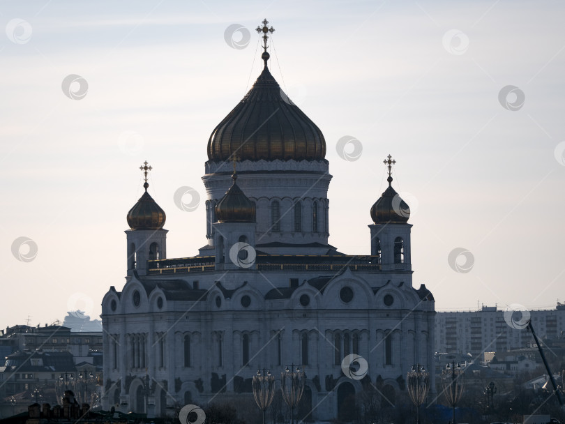 Скачать МОСКВА - 17 мая 2019 года: Православный храм Христа Спасителя в весенний день 17 мая 2019 года в Москве, Россия фотосток Ozero