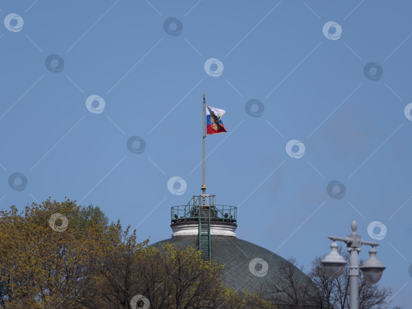 Скачать Кремль, Москва, купол здания Сената, башня российского флага фотосток Ozero