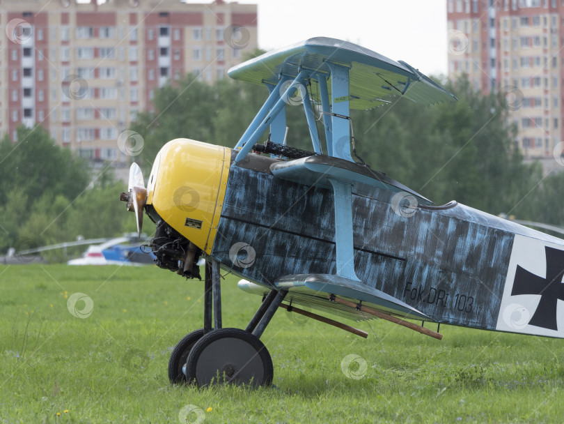 Скачать МОСКОВСКАЯ ОБЛАСТЬ, аэродром ЧЕРНОЕ 22 мая 2021 года: самолет-триплан Fokker Dr.1 фестиваль небесной авиации, теория и практика фотосток Ozero