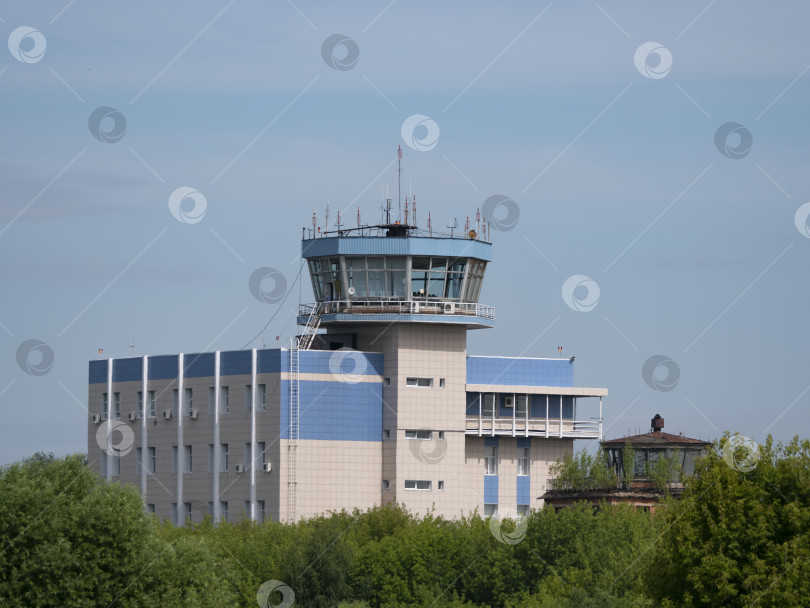 Скачать Москва, Россия, аэродром Жуковский, диспетчерская вышка международного аэрокосмического салона МАКС-2021 фотосток Ozero