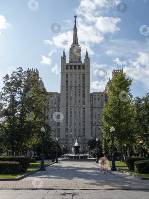 Скачать Россия. Москва. 18 августа 2022 года. Здание Небоскреб на Кудринской площади фотосток Ozero