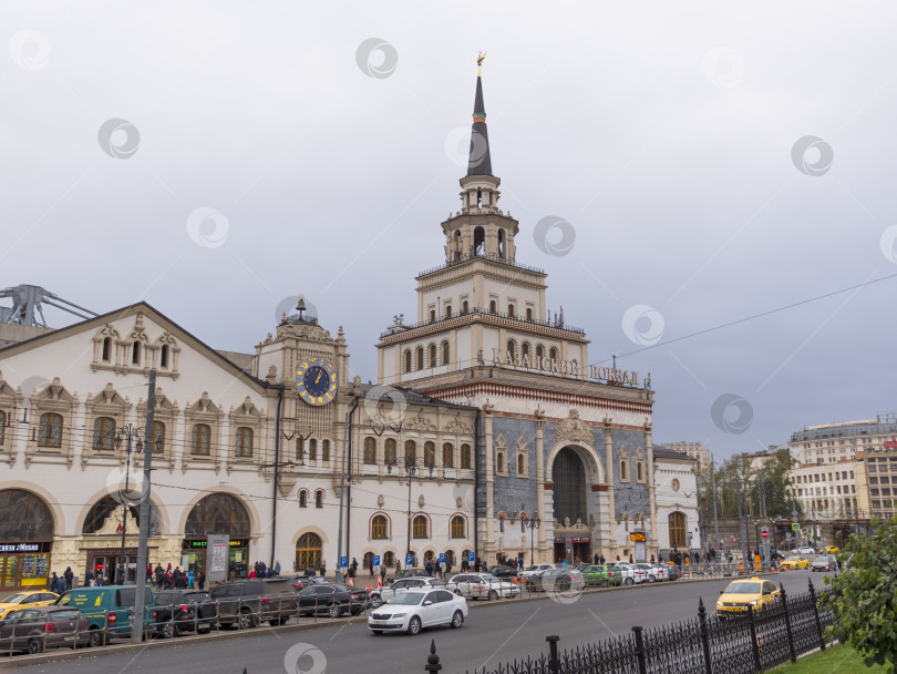 Скачать МОСКВА - 14 октября: Здание Казанского железнодорожного вокзала 14 октября 2017 года в Москве, Россия фотосток Ozero