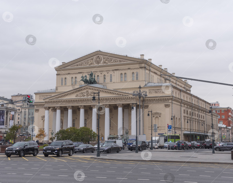 Скачать МОСКВА - 14 октября: Большой театр в Москве, Россия 14 октября 2017 года в Москве, Россия фотосток Ozero