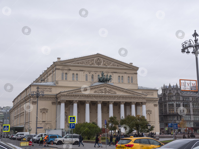 Скачать МОСКВА - 14 октября: Большой театр в Москве, Россия 14 октября 2017 года в Москве, Россия фотосток Ozero