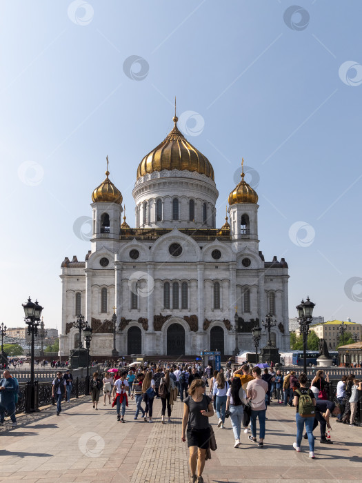 Скачать МОСКВА - 17 мая 2021 года: Православный храм Христа Спасителя в весенний день 17 мая 2021 года в Москве, Россия фотосток Ozero