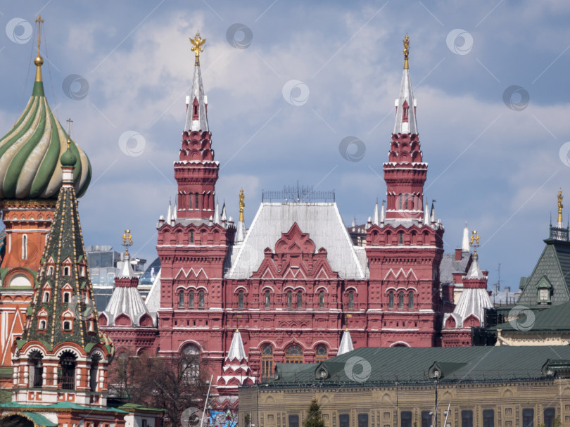 Скачать МОСКВА - 27 июля: Красная площадь Москвы, Исторический музей 27 июля 2019 года в Москве, Россия фотосток Ozero
