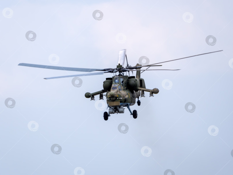 Скачать Москва, Россия, аэродром Жуковский, 25 июля 2021 года: ударные вертолеты Ми-28 на международном аэрокосмическом салоне МАКС-2021 фотосток Ozero
