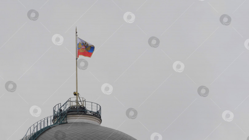 Скачать Кремль, Москва, купол здания Сената, башня российского флага фотосток Ozero