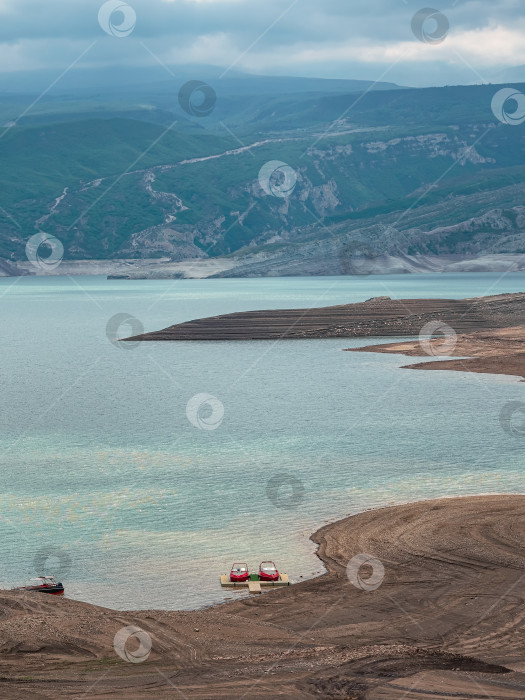 Скачать Чиркейское водохранилище - крупнейший искусственный водоем на Кавказе. Он расположен на реке Сулак. Дагестан. Россия. фотосток Ozero