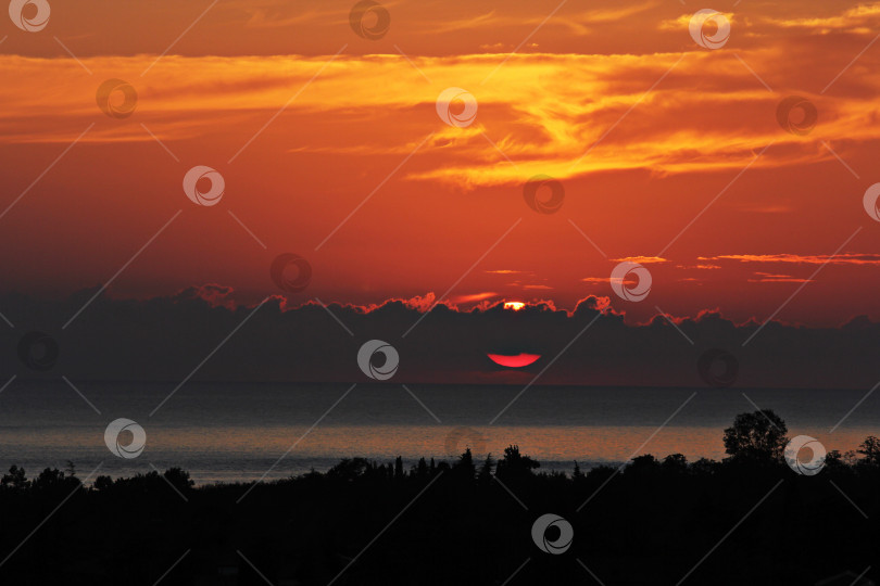 Скачать Закат над морем фотосток Ozero