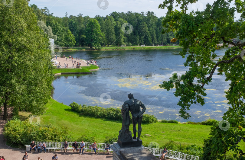 Скачать Вид сверху на часть Екатерининского парка с большим прудом. фотосток Ozero