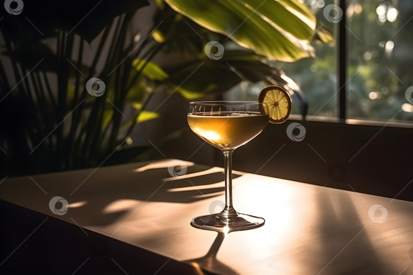 Скачать Эспрессо или яблочный мартини в солнечной комнате фотосток Ozero
