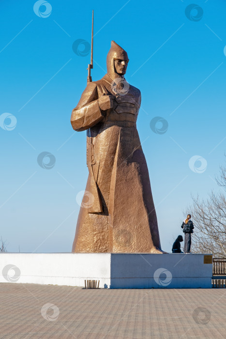 Скачать Памятник солдату на Замковой горе в городе Ставрополе, Россия - 2 апреля 2023 года фотосток Ozero