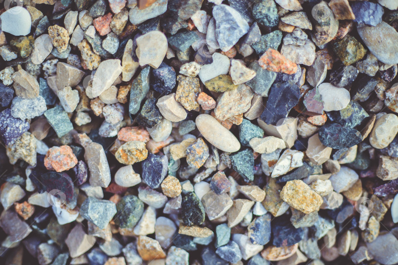 Скачать Фон сделан из камней разных размеров и цветов. Текстура натуральных камней. фотосток Ozero